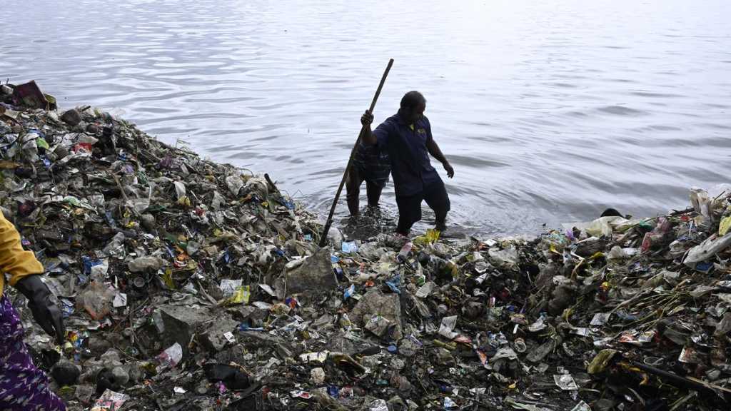 Swadeshi Jagran Manch recommends lower GST for beedi and plastic waste