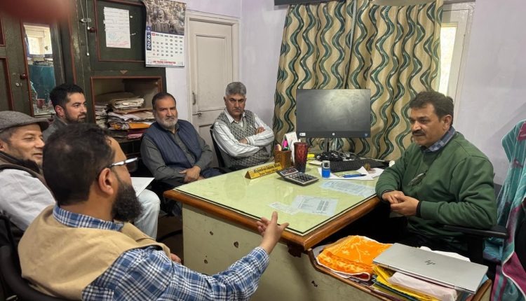 Traders’ Federation Baramulla Meets STO, Discusses GST Reforms