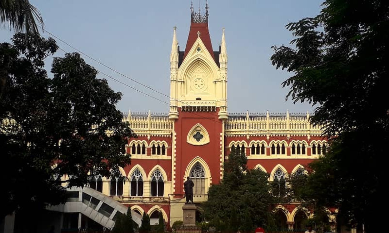 ITC Denied Without Reasoning for One Supplier: Calcutta HC Stays GST Demand Until Dec 25