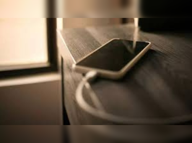 Supreme Court of India seeks replies on 28% IGST plea on phone batteries