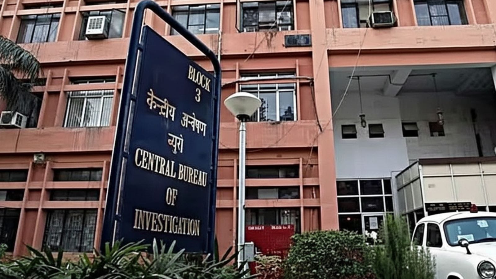 Central GST Superintendent caught accepting Rs 5 lakh bribe to reduce tax liability