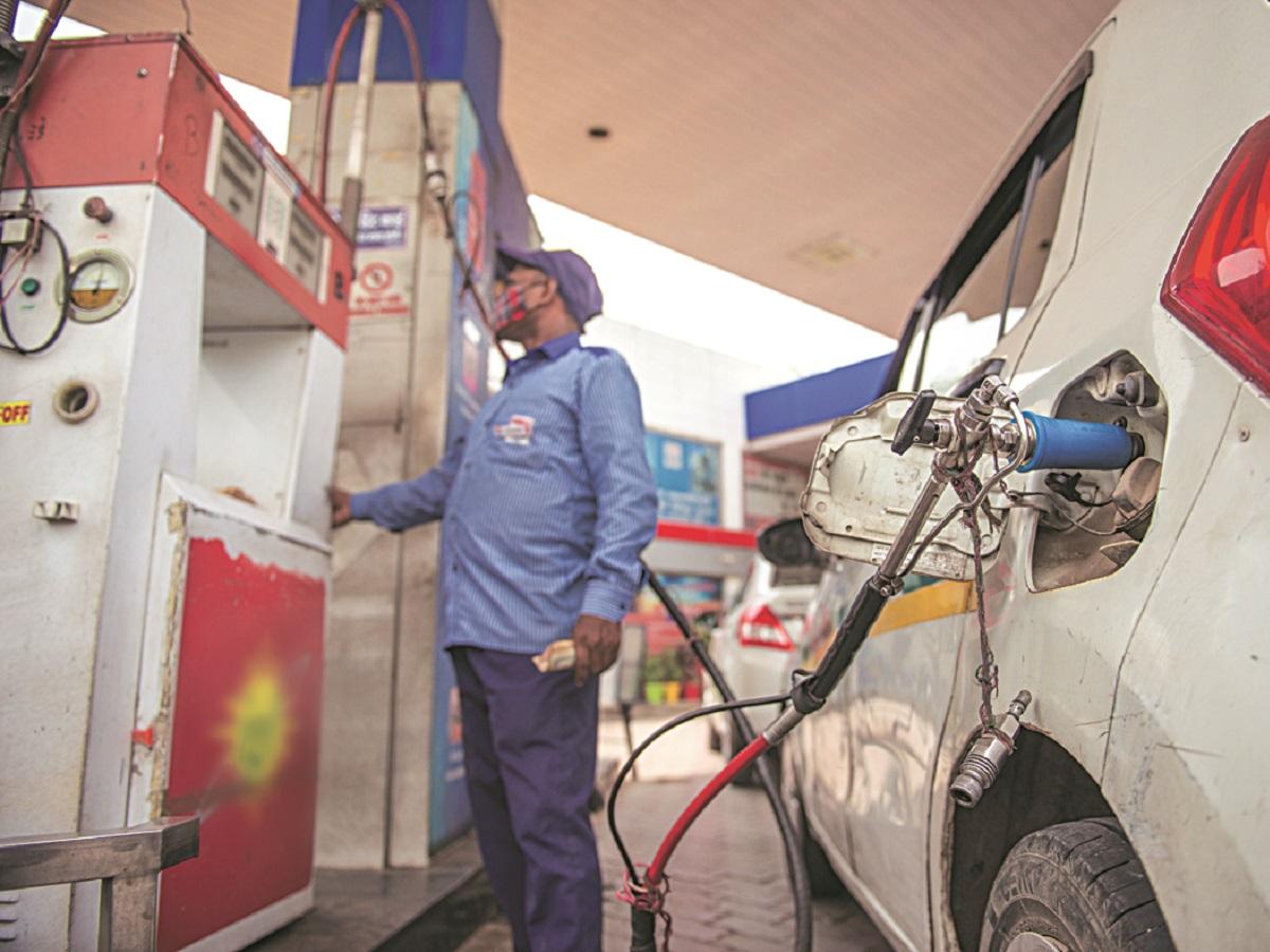 Govt panel seeks excise duty removal on CNG, GST inclusion for gas boost