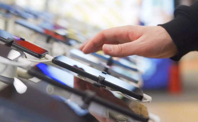ICEA's Mohindroo seeks 5% GST, says mobile production declines to 22-crore units