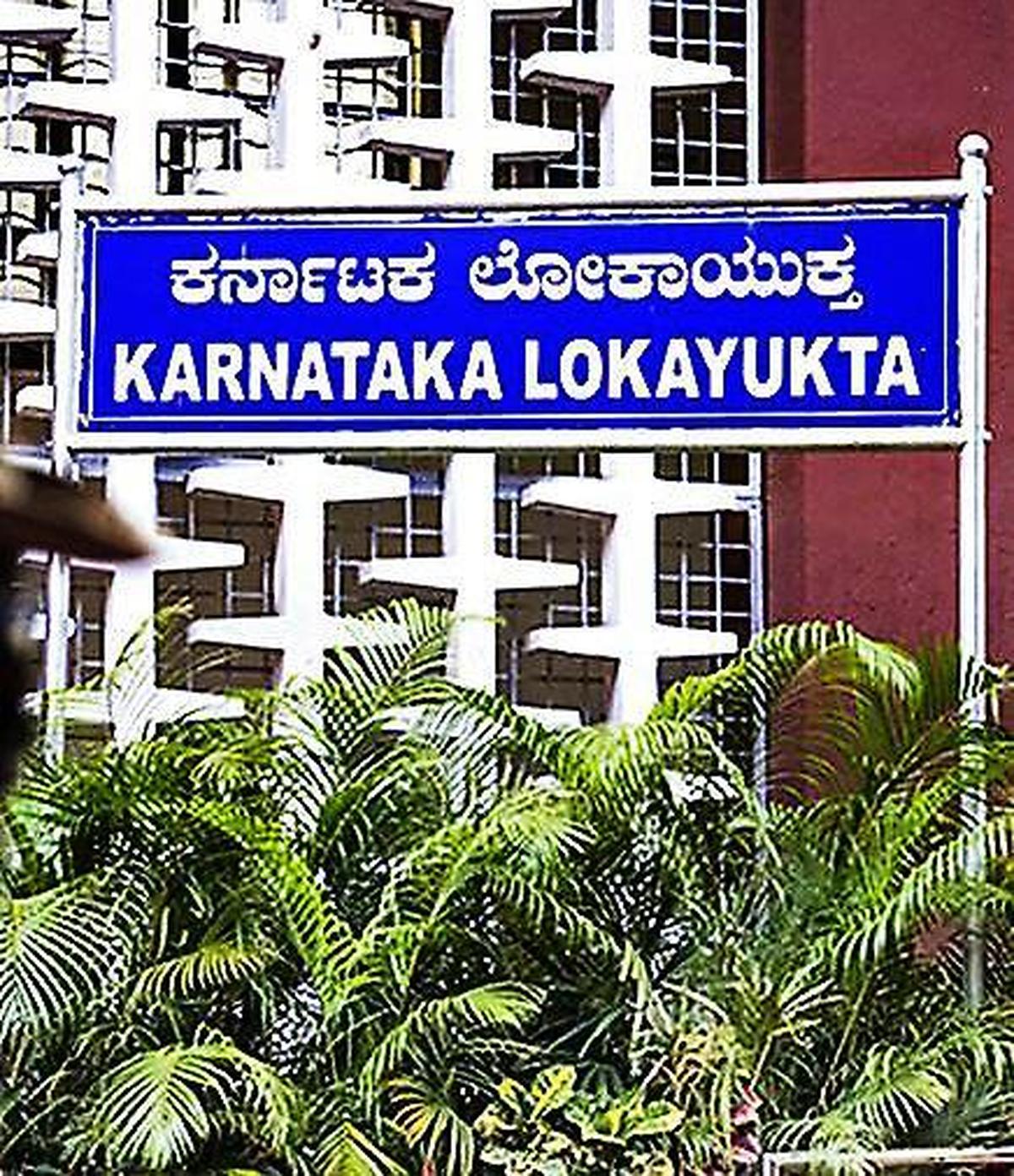 Deputy Commissioner of Commercial Tax GST caught taking Rs.6 lakh bribe by Karnataka Lokayukta