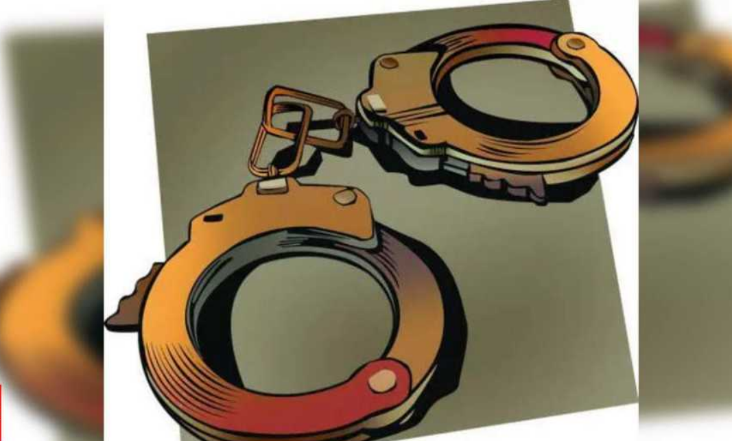 Two arrested for aiding extortion by GST officials; Rs 69 lakh, 300 grams of gold found