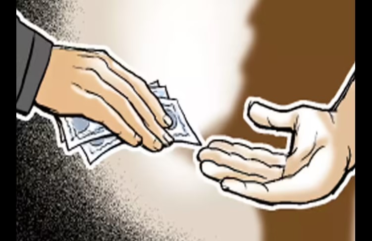 Odisha Vigilance nabs CT & GST officer while taking Rs 12,000 bribe
