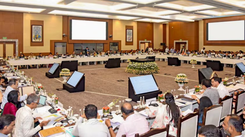 Medicines, tractors emerge as sticking points in scrapping 12 percent GST slab