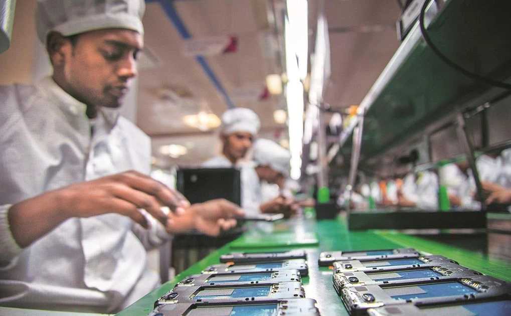 Mobile phone makers pitch for 5% GST in rate revamp to spur demand
